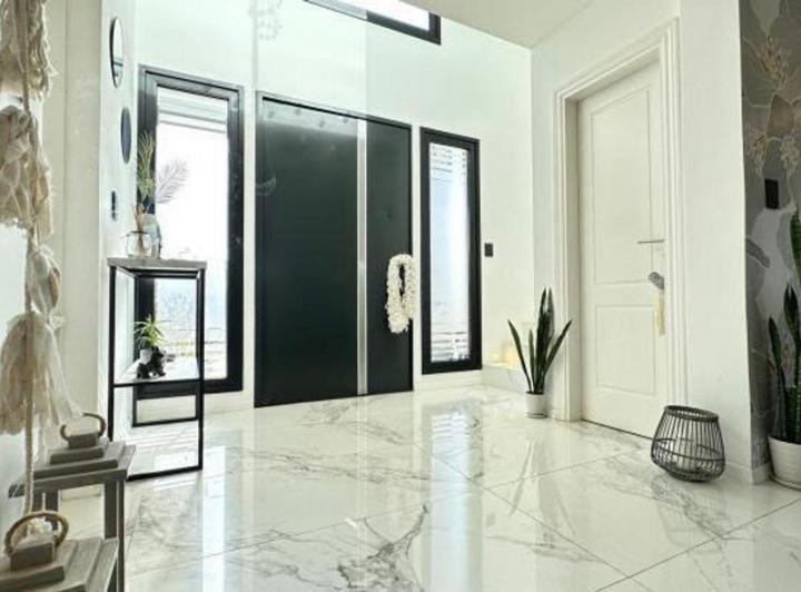 Casa · 182m² · 5 Ambientes · 3 Cocheras