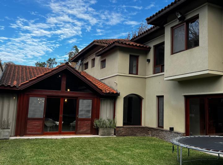 Casa · 430m² · 7 Ambientes · 2 Cocheras