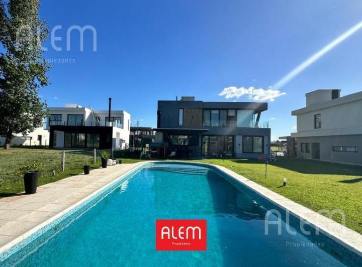 Casa · 1000m² · 5 Ambientes · 1 Cochera
