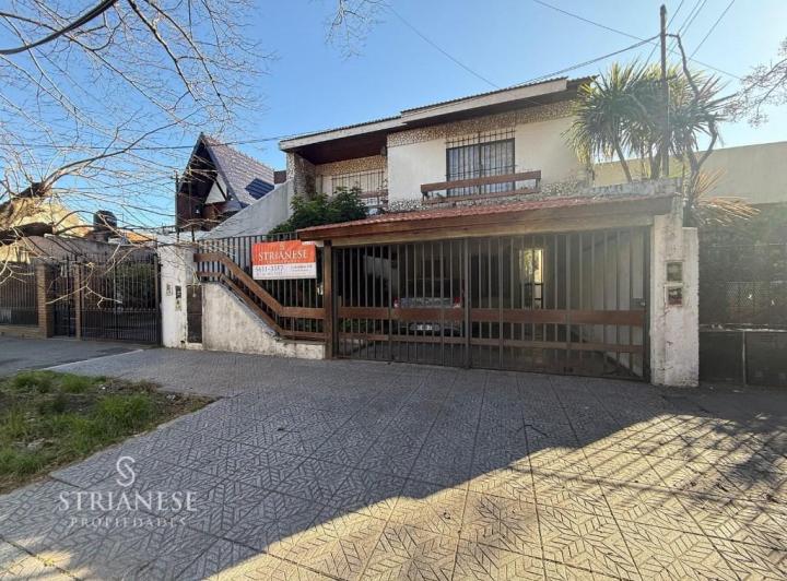 Casa · 200m² · 7 Ambientes · 2 Cocheras