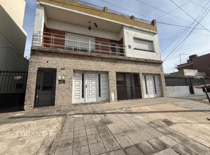 Casa · 170m² · 7 Ambientes · 3 Cocheras
