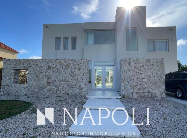 Casa · 251m² · 6 Ambientes