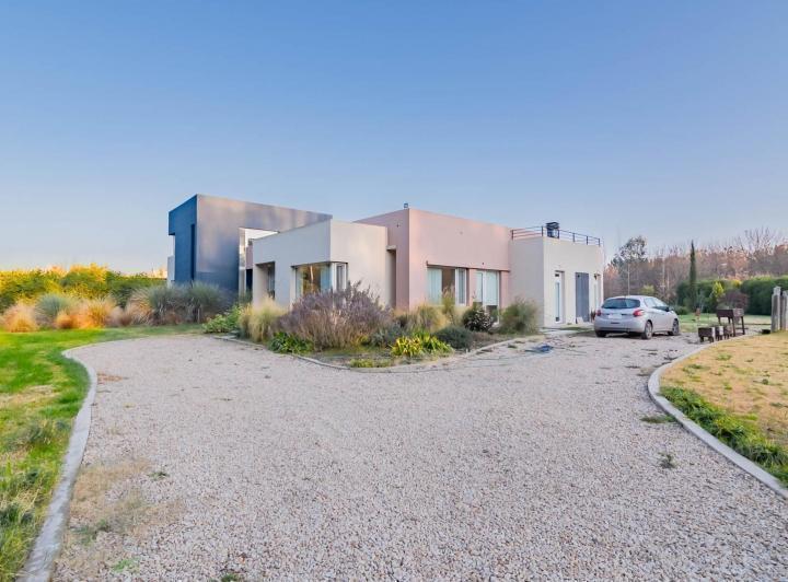 Casa · 267m² · 5 Ambientes · 4 Cocheras