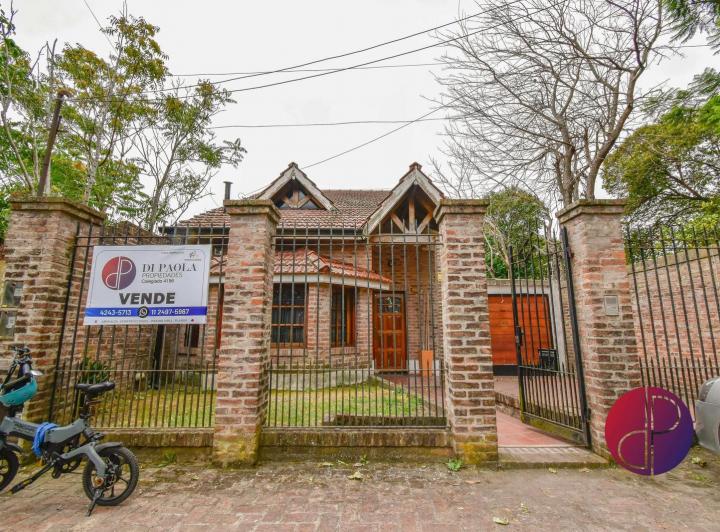 Casa · 205m² · 5 Ambientes · 2 Cocheras