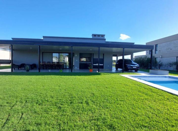 Casa · 190m² · 5 Ambientes · 3 Cocheras