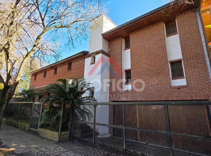 Casa · 282m² · 8 Ambientes · 7 Cocheras