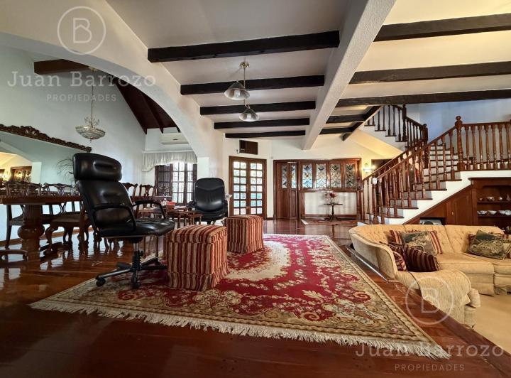 Casa · 544m² · 5 Ambientes · 1 Cochera