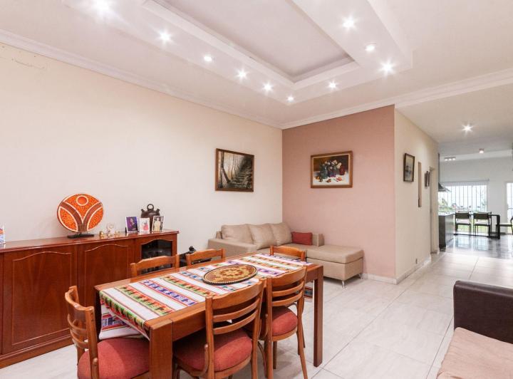 Casa · 190m² · 6 Ambientes · 1 Cochera