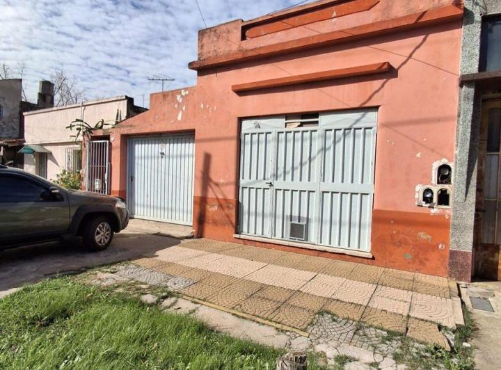 Casa · 235m² · 6 Ambientes · 2 Cocheras