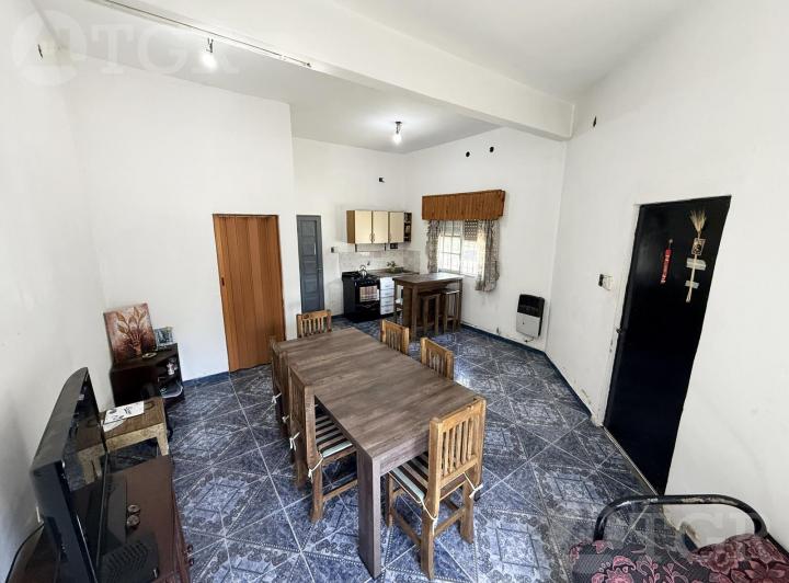 Casa · 122m² · 6 Ambientes · 2 Cocheras