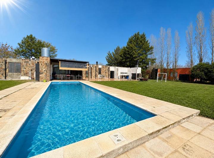 Casa · 260m² · 5 Ambientes · 6 Cocheras