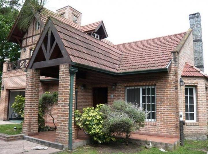 Casa · 320m² · 6 Ambientes · 1 Cochera