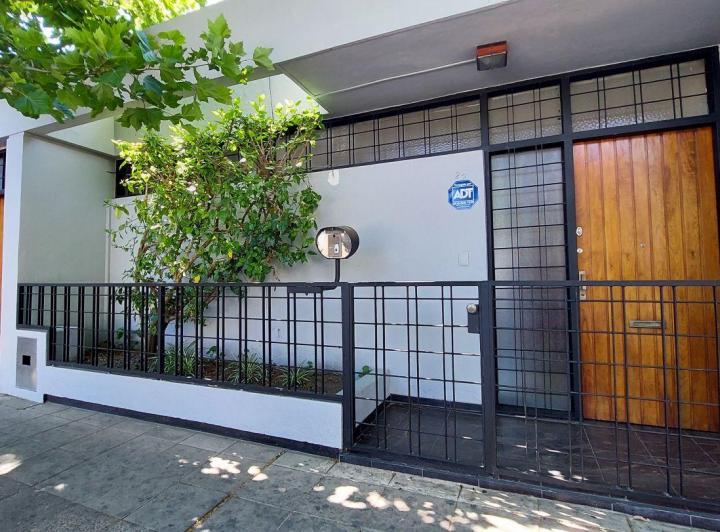 Casa · 215m² · 6 Ambientes · 1 Cochera