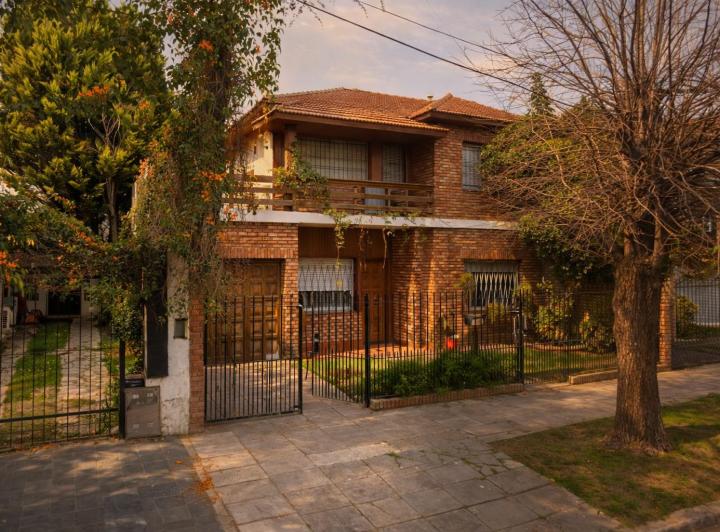 Casa · 120m² · 5 Ambientes · 1 Cochera