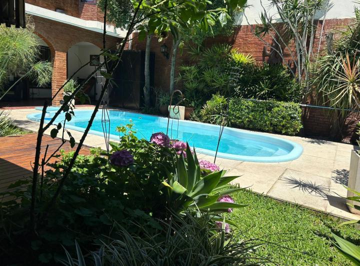 Casa · 250m² · 5 Ambientes · 1 Cochera