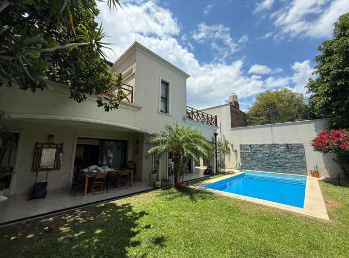 Casa · 420m² · 7 Ambientes · 2 Cocheras