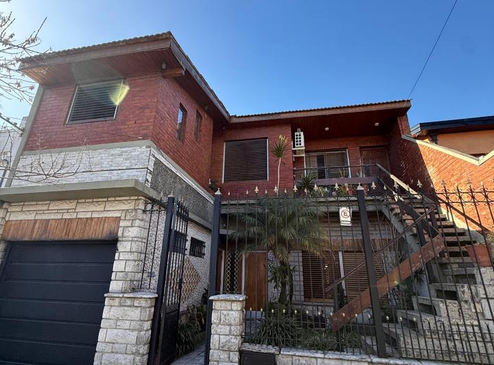 Casa · 289m² · 7 Ambientes · 1 Cochera