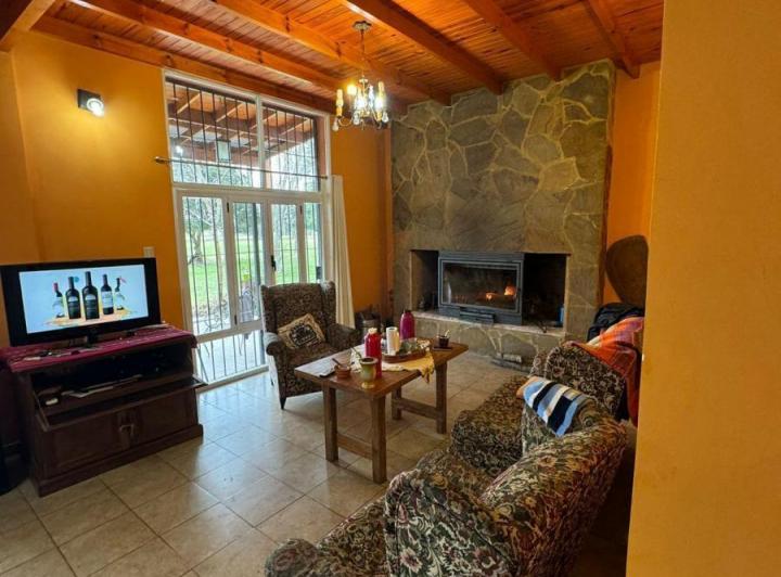 Casa · 280m² · 6 Ambientes · 1 Cochera