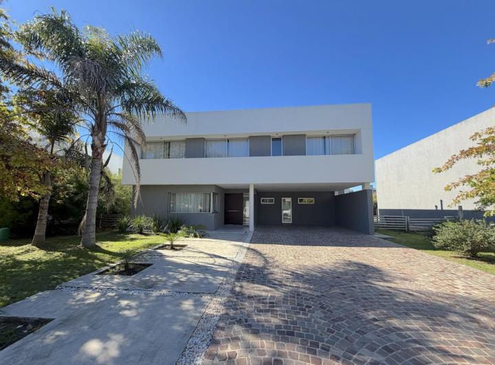 Casa · 370m² · 5 Ambientes