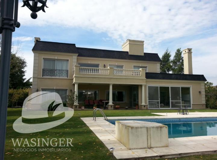 Casa · 453m² · 8 Ambientes · 2 Cocheras