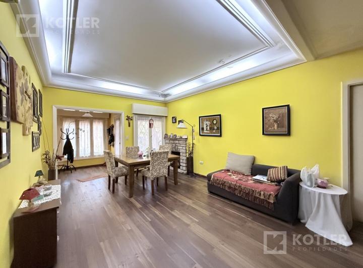 Casa · 150m² · 5 Ambientes · 3 Cocheras