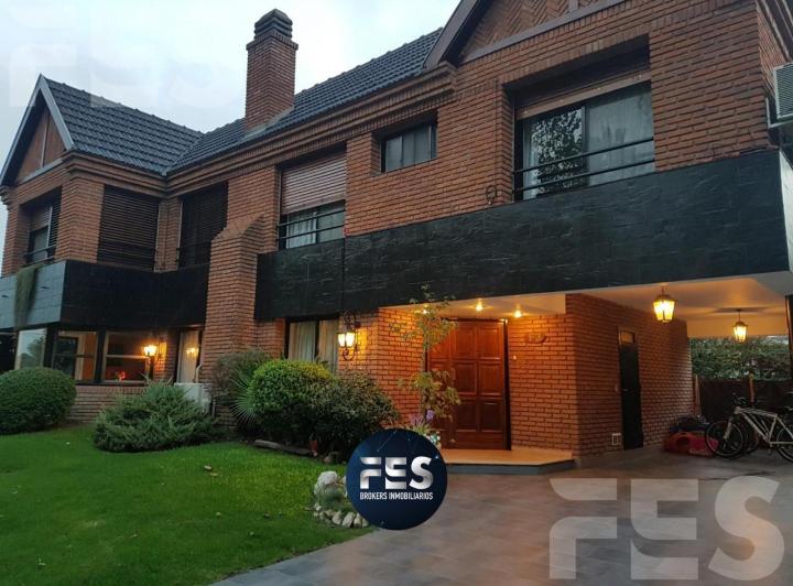 Casa · 306m² · 6 Ambientes