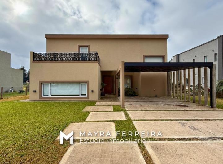 Casa · 300m² · 5 Ambientes · 3 Cocheras