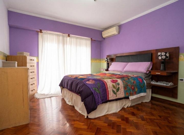 Casa · 180m² · 6 Ambientes · 2 Cocheras