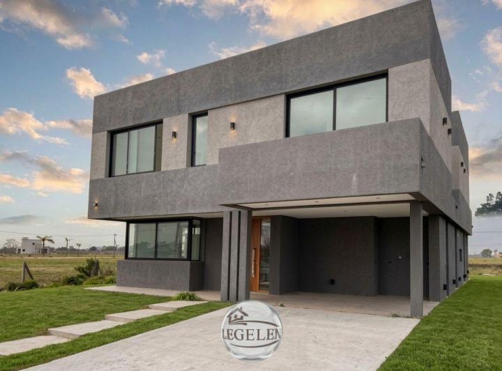 Casa · 300m² · 5 Ambientes · 1 Cochera