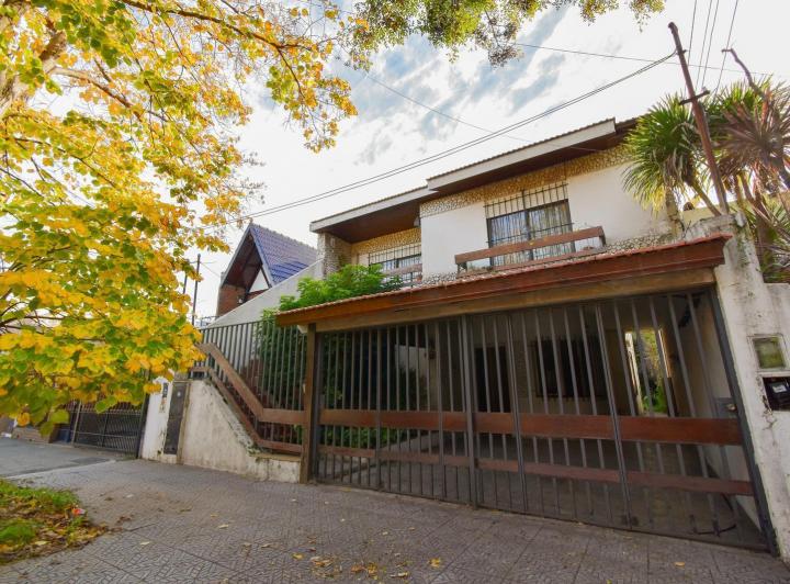 Casa · 200m² · 7 Ambientes · 1 Cochera