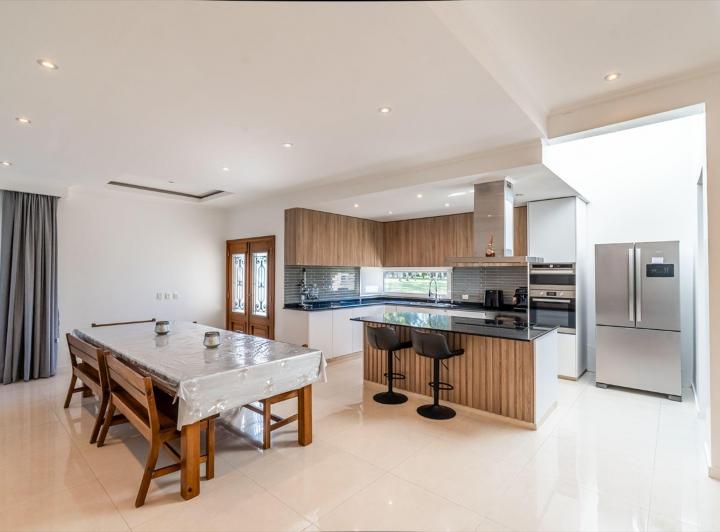 Casa · 130m² · 5 Ambientes · 2 Cocheras