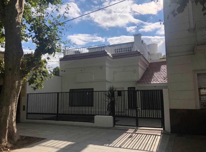 Casa · 245m² · 4 Dormitorios · 1 Cochera