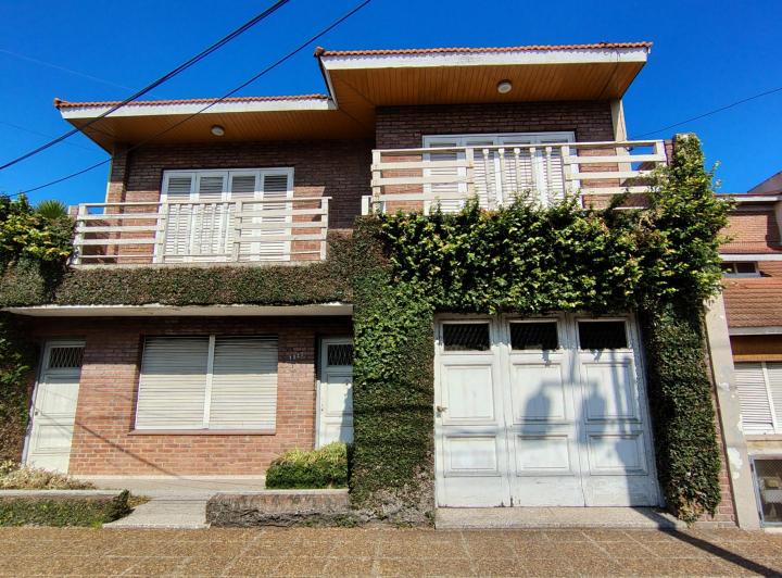 Casa · 258m² · 6 Ambientes · 1 Cochera
