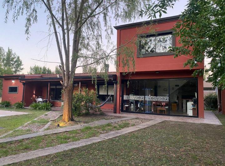 Casa · 200m² · 5 Ambientes · 1 Cochera