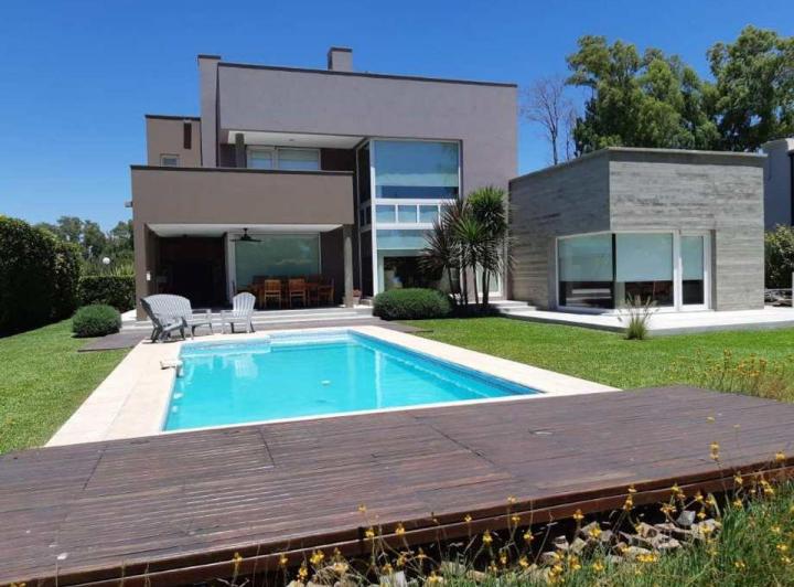 Casa · 290m² · 5 Ambientes