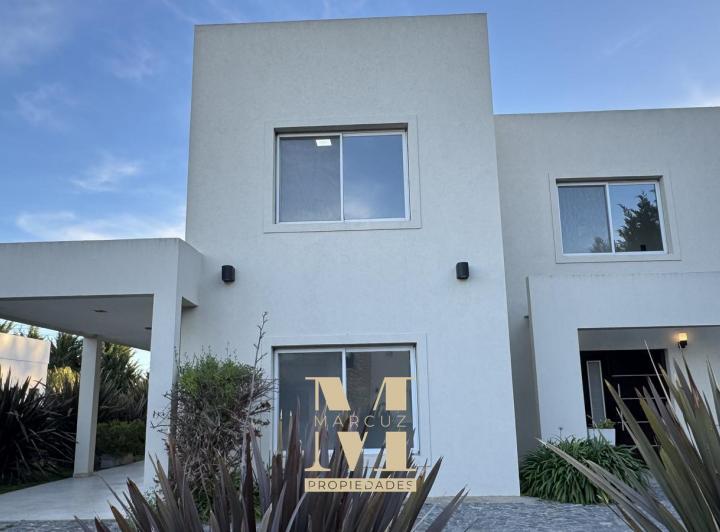 Casa · 178m² · 6 Ambientes · 4 Cocheras