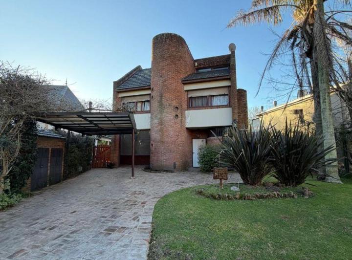 Casa · 120m² · 6 Ambientes · 2 Cocheras