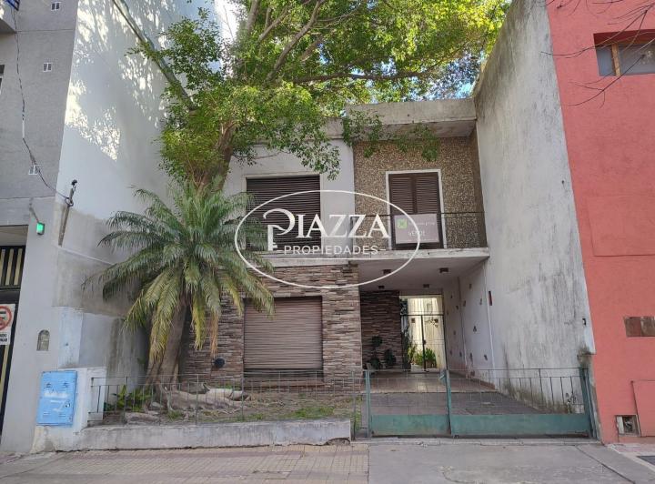 Casa · 180m² · 5 Ambientes · 2 Cocheras
