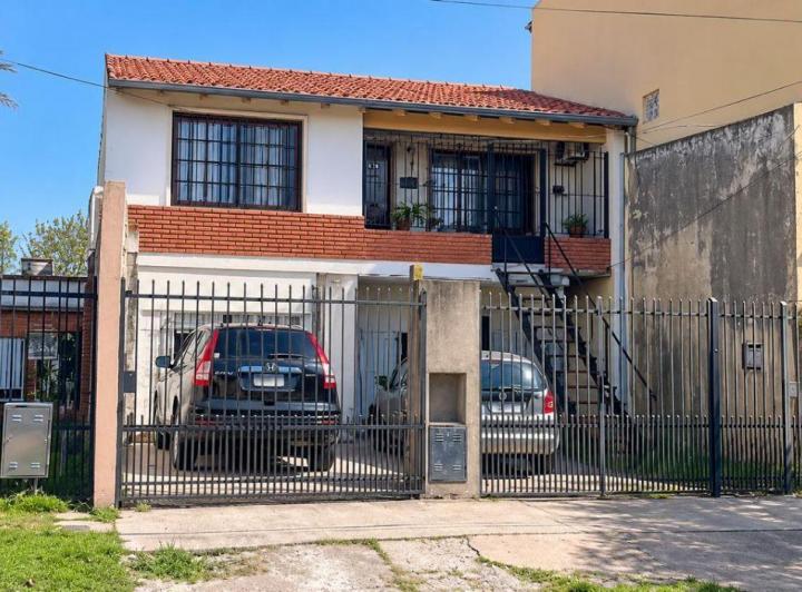 Casa · 211m² · 5 Ambientes · 2 Cocheras