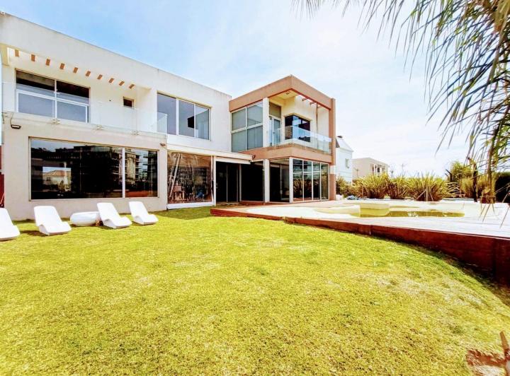 Casa · 386m² · 6 Ambientes