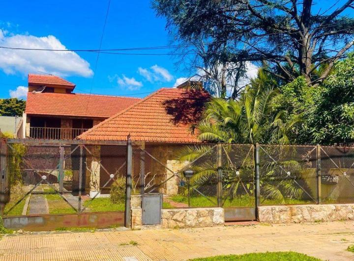 Casa · 153m² · 5 Ambientes · 4 Cocheras