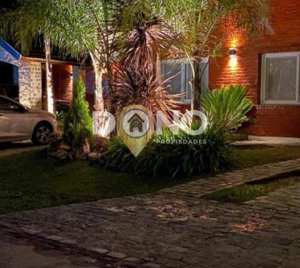 Casa · 380m² · 7 Ambientes · 2 Cocheras