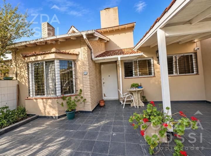 Casa · 158m² · 5 Ambientes · 1 Cochera