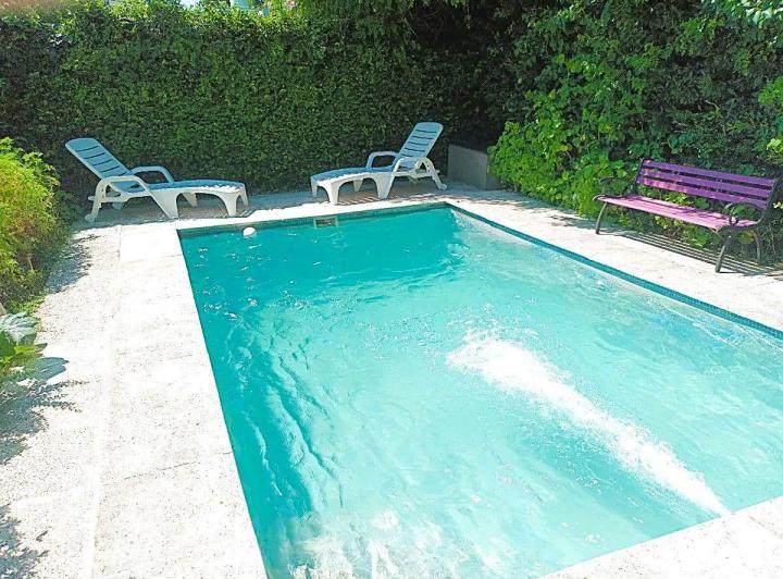 Casa · 255m² · 6 Ambientes · 1 Cochera