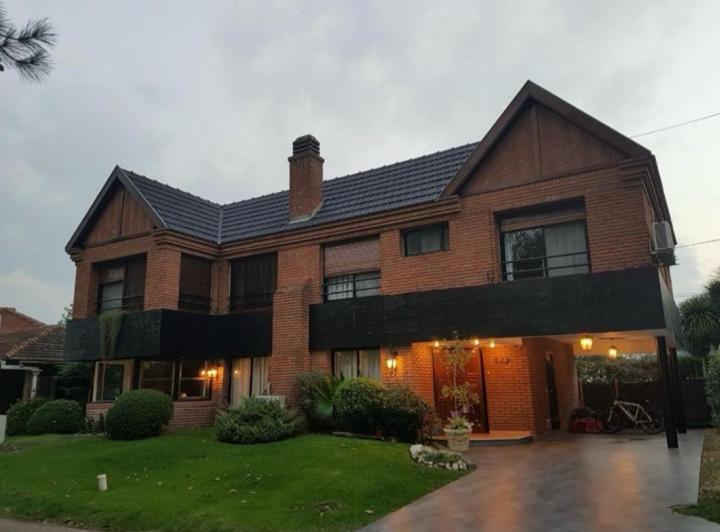 Casa · 172m² · 5 Ambientes · 3 Cocheras