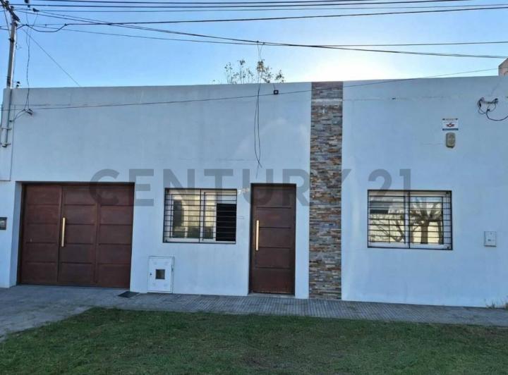 Casa · 202m² · 7 Ambientes · 1 Cochera