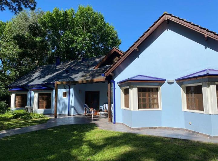 Casa · 250m² · 10 Ambientes · 2 Cocheras