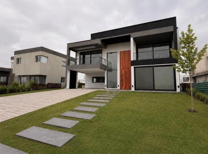 Casa · 297m² · 5 Ambientes · 6 Cocheras