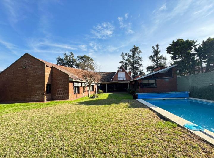 Casa · 1323m² · 5 Ambientes