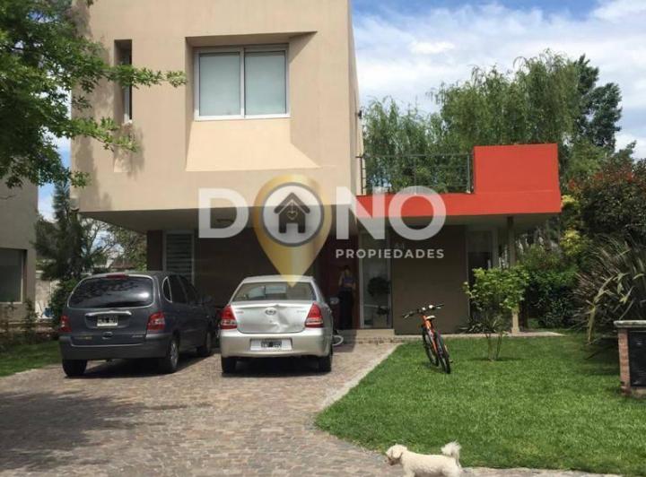 Casa · 240m² · 5 Ambientes